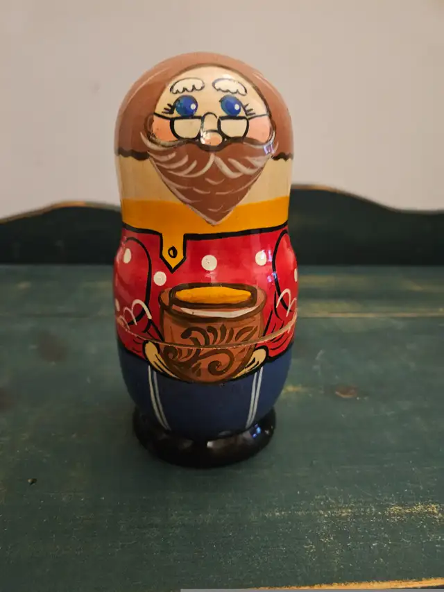 VTG WOODEN 5 - PIECE RUSSIAN MATRYOSHKA NESTING DOLL - 7.5" TALL in Home Décor & Accents in City of Toronto - Image 3