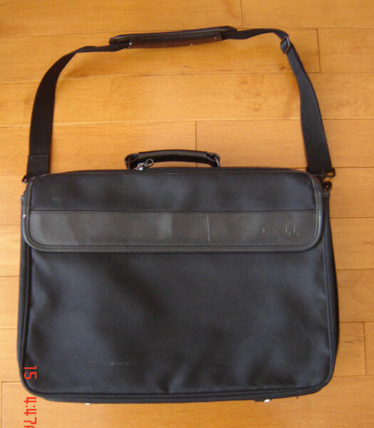 Dell Laptop Carrying Case - Excellent Condition in Laptop Accessories in City of Toronto