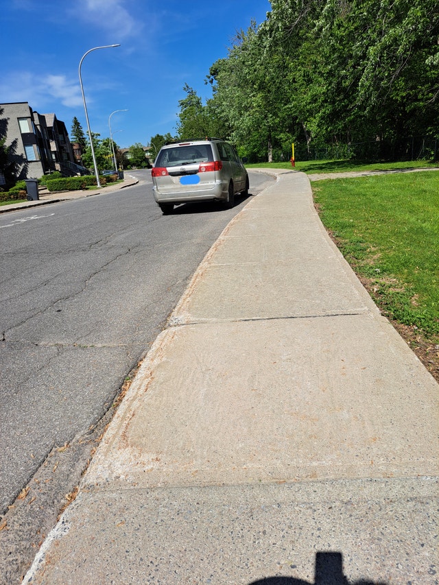Toyota Sienna — photo 2