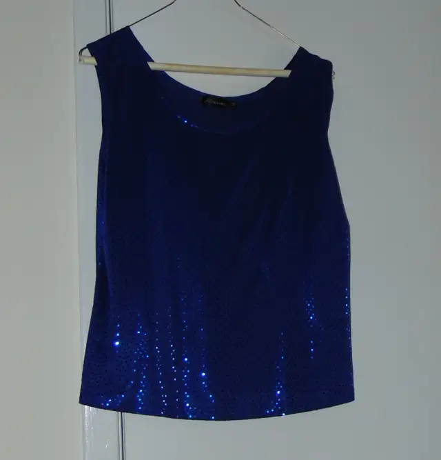 One Set of a Sparkling  Jacket and Sleeveless Top in Women's - Tops & Outerwear in Mississauga / Peel Region - Image 5