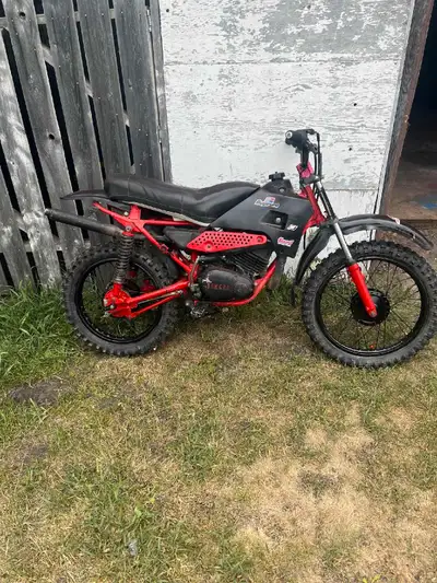 I am selling a used Yamaha dirt bike, perfect for off-road adventures. This bike has been well-loved...