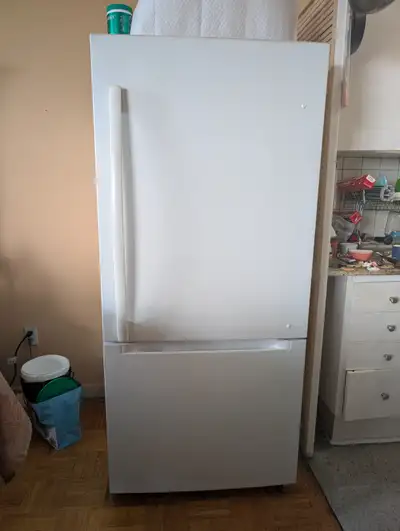 White 3 y o bottom freezer fridge Midea for sale, View more
