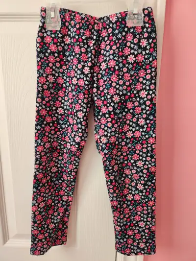 Fleece lined floral leggings from carters in excellent condition. Size 6