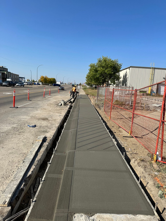 Concrete driveway and walkway pads  in Brick, Masonry & Concrete in Regina
