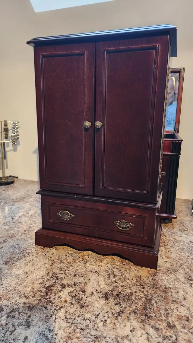 Vintage Bombay Wooden Jewelry Box Mahogany Armoire Chest Cabinet in Hutches & Display Cabinets in Ottawa - Image 3
