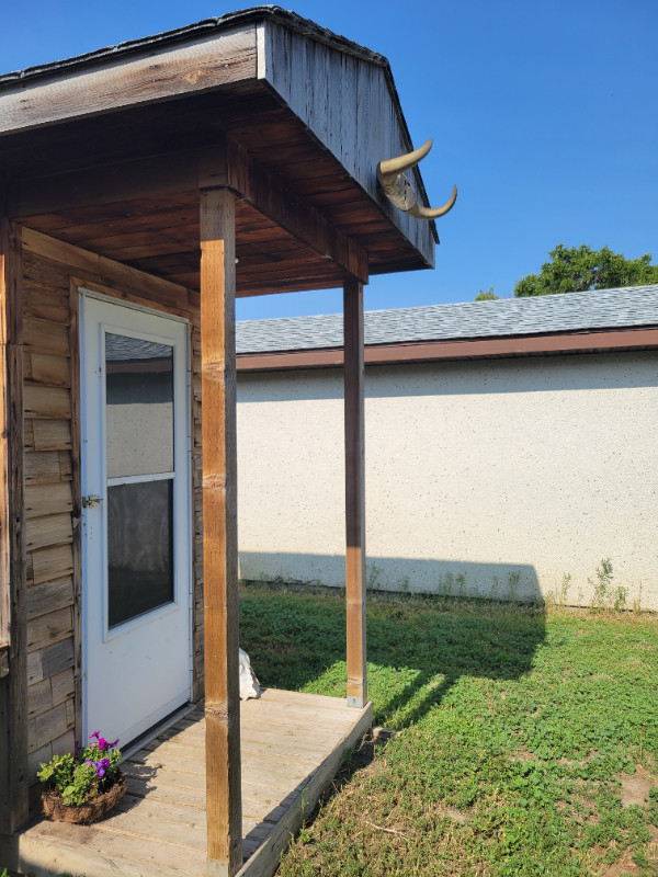 Fancy cedar outhouse in Livestock in Medicine Hat - Image 4