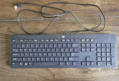 HP SK-2120 USB Keyboard ⌨️ Condition: Used fully working ⚠️ One back leg is missing, but it still si...