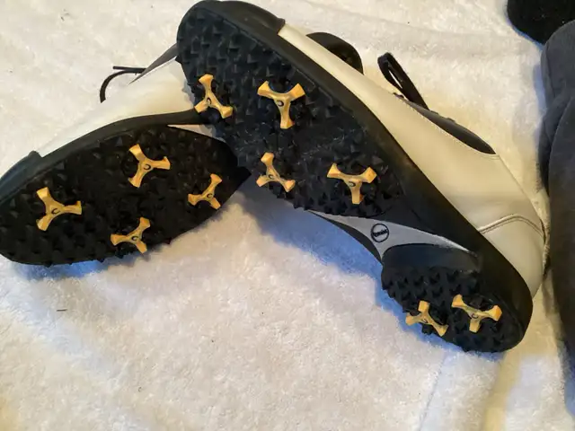 ladies golf shoes in Golf in Ottawa - Image 3