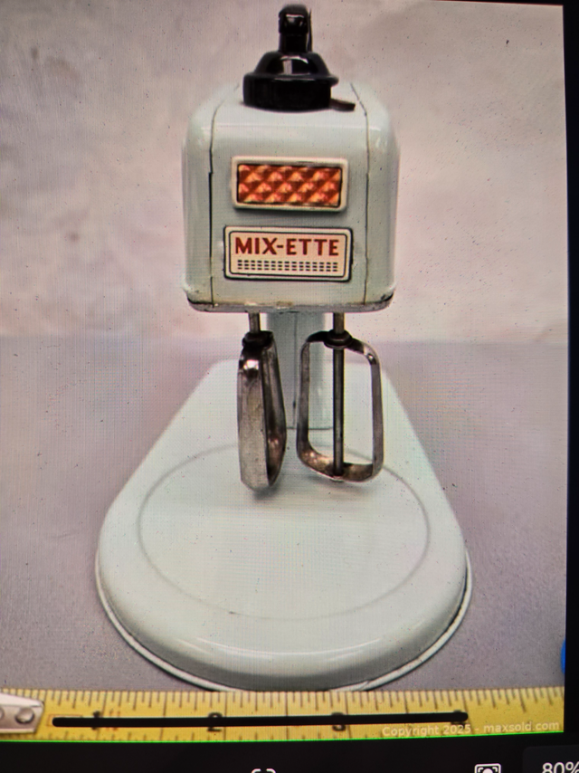 *** 1950s MIX-ETTE STAND MIXER - TOY KITCHEN BAKING / COOKING in Arts & Collectibles in City of Toronto - Image 10