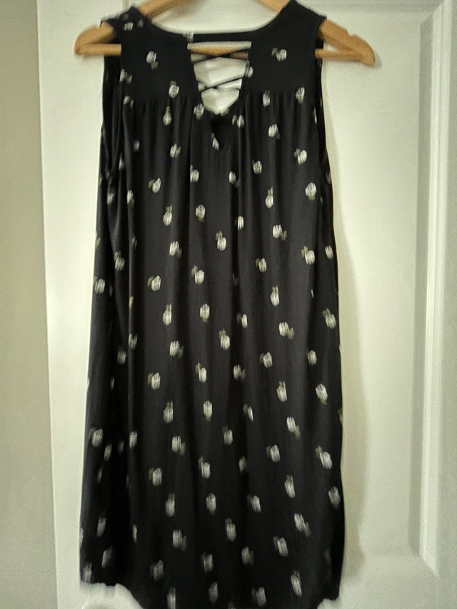 Black Sundress with White and Khaki accents dans Femmes - Robes et jupes  à Saskatoon - Image 2