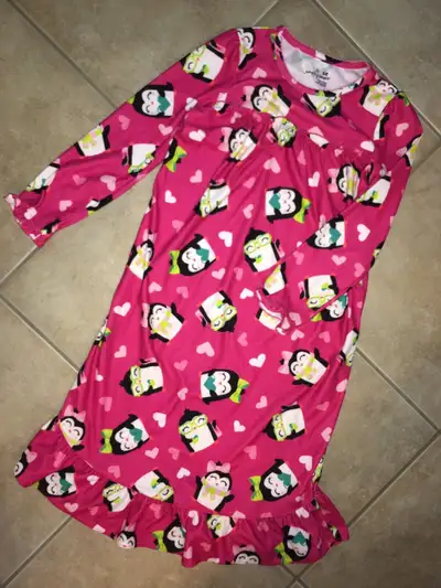 Girls size 6X penguin nightie, View more