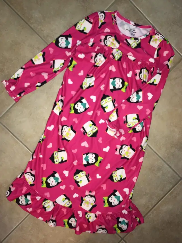 Girls size 6X penguin nightie in Other in Guelph - Image 2