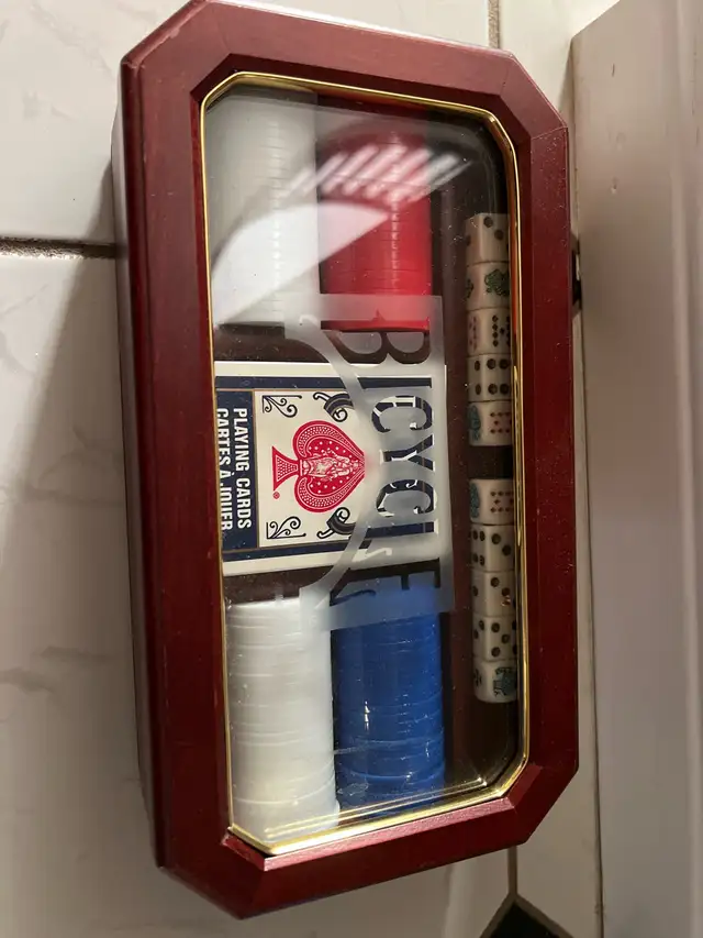 Bicycle Poker Set in Toys & Games in Markham / York Region - Image 2