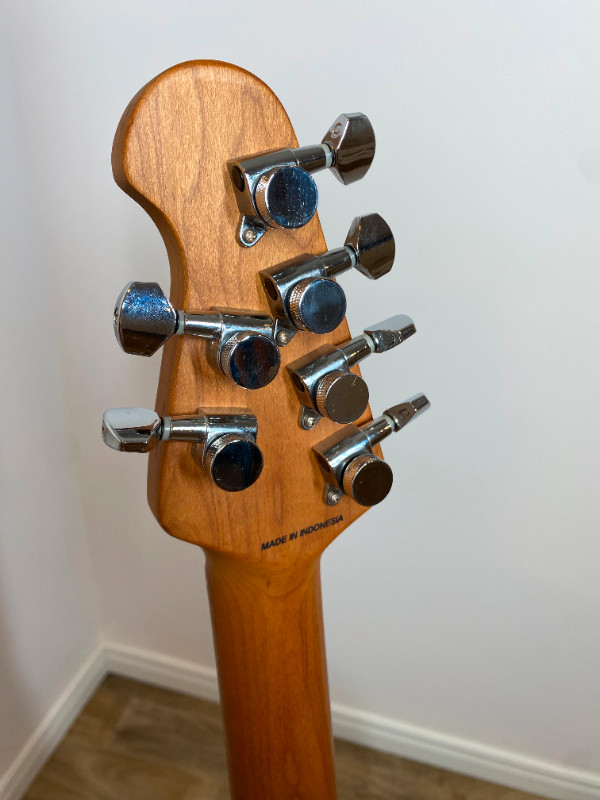 Music Man Sterling CT50-HSS Cutlass dans Guitares  à Lévis - Image 4