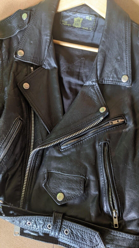 VINTAGE MOTORCYLE STYLE SHORT LEATHER JACKET (MEN'S M) in Men's in City of Toronto - Image 4