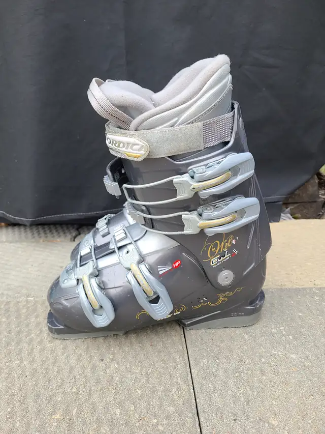 Nordica ski boots 24.5