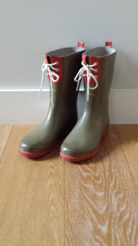 TEENS/LADIES SIZE 8 "TARGET" RUBBER BOOTS