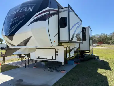 Clean, well-maintained 2017 Spartan 40’ toy hauler with the features everyone wants—but hard to find...