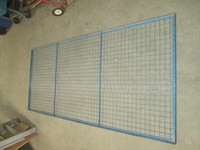 Grillage 2'' x 2'' avec cadre en fer angles et renforts.