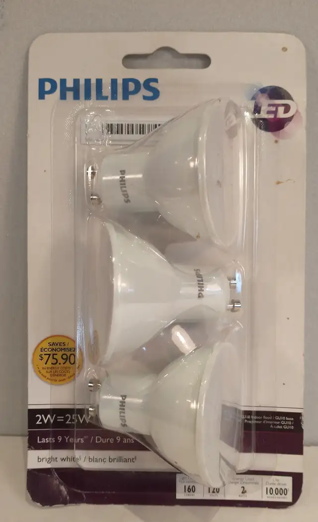 Philips LED halogen light bulbs in Indoor Lighting & Fans in Ottawa - Image 2