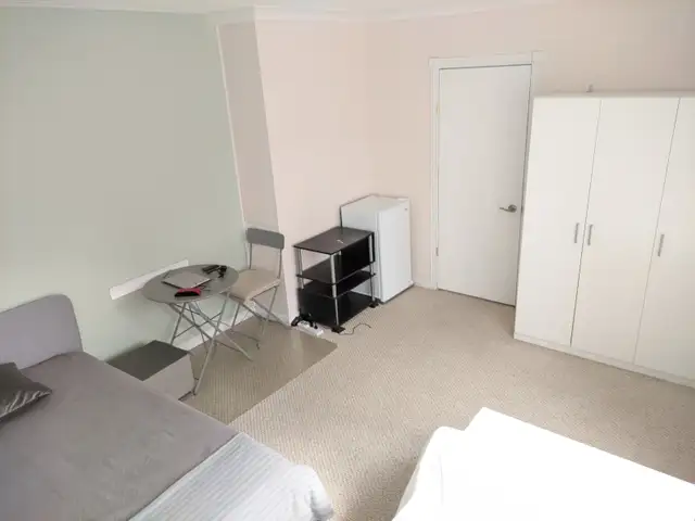 ROOM for RENT - Mississauga / Great Location in Room Rentals & Roommates in Mississauga / Peel Region - Image 2