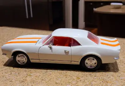 1967 Cheverolet Camaro Z28..Road legends..(please check minor scuffs on 3 pic) no box