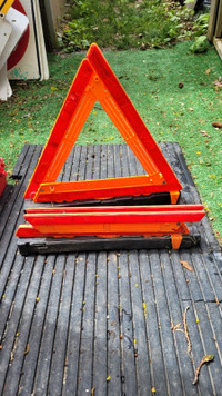 Emergency reflective triangle