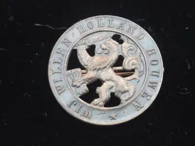 WWII Dutch ''Wij Willen Holland Houwen'' pin This pin is a unique piece of Dutch history. The Nether...