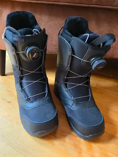 BURTON Mint Womans Size 8, View more