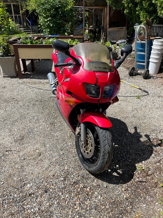 1995 Honda VFR 750 in Sport Touring in Vernon - Image 2