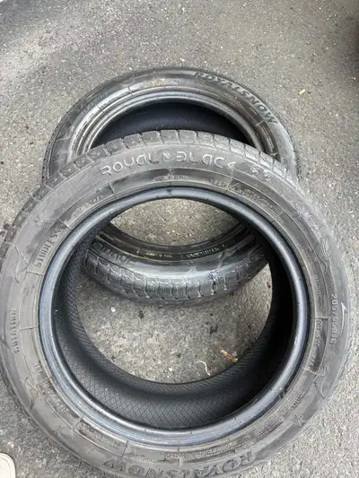 2 pneus d’hiver Royal Snow Royal Black 16’ Bon état 2 Winter Royal Snow Royal Black 16’ tires Good c...