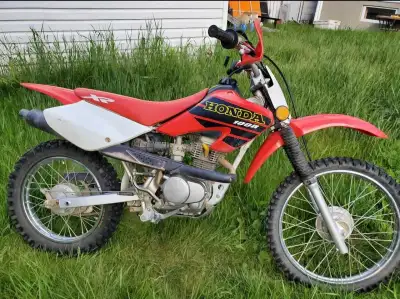 Selling a 2001 Honda XR100R, a reliable and fun dirt bike, perfect for beginners or experienced ride...