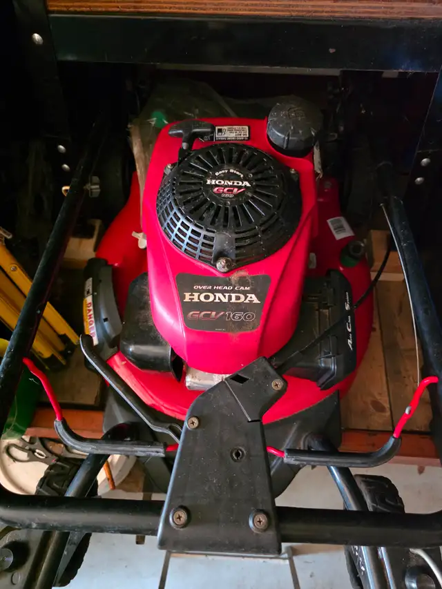 Black Max W Honda GCV160 Zero-Turn Lawnmower Over Head  Cam in Lawnmowers & Leaf Blowers in Windsor Region - Image 6