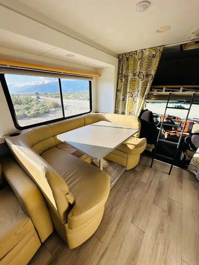 VR Classe C Four Winds/Ford 31k in RVs & Motorhomes in City of Montréal - Image 3