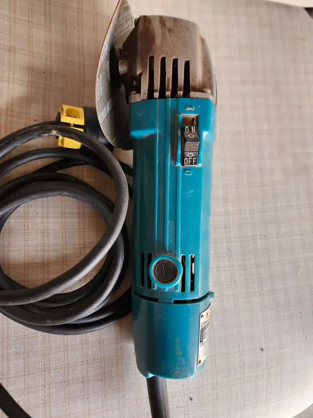 grinder Makita électrique in Power Tools in Edmundston - Image 4