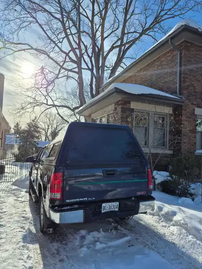 Used cap good condition bed size 6.5 feet. Make an offer