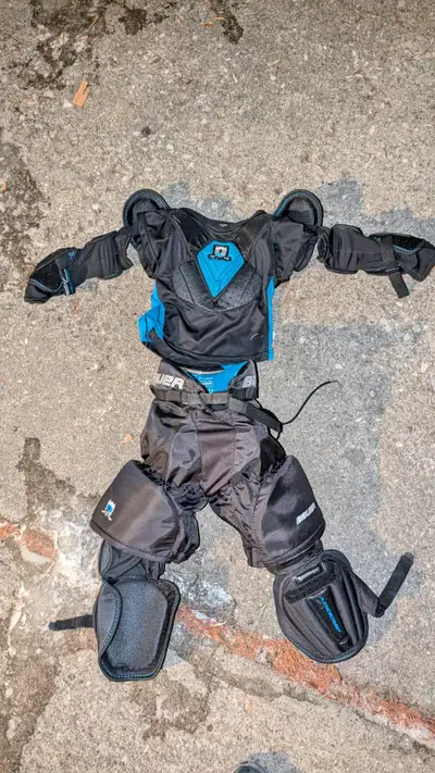 Bauer Youth (5-7yrs) hockey pads (full top and bottoms), View more