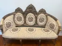 Beautiful and Royal Looking Sofa Set