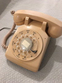 Working Retro Dial Telephone