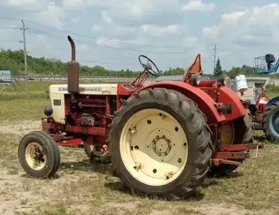 Belarus Tractor all original parts with only 400 hours. 2 wheel drive
