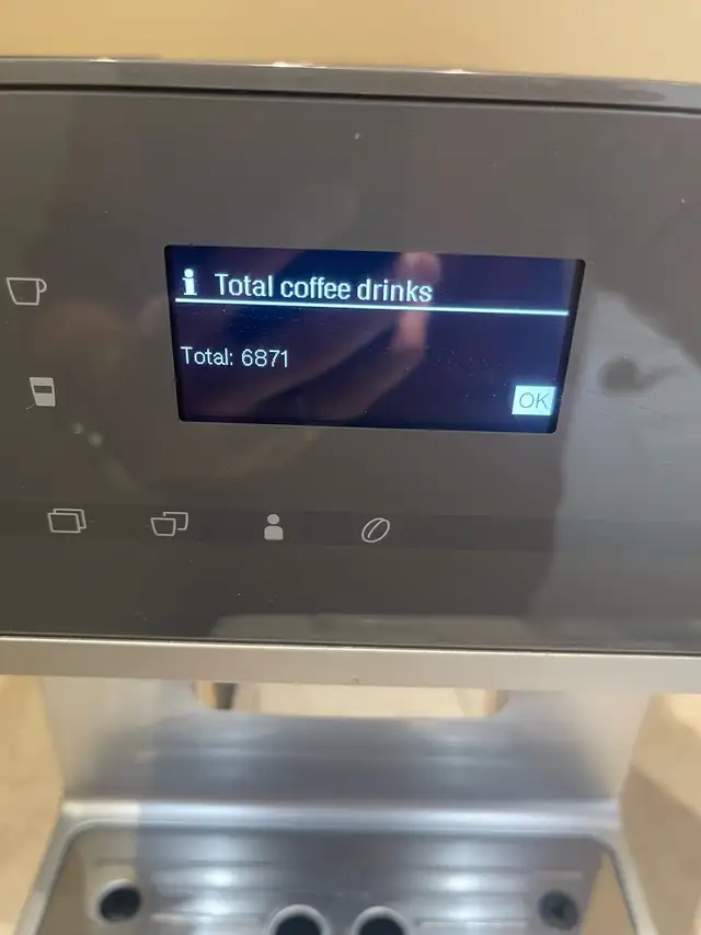 Miele Coffee Machine in Coffee Makers in Kitchener / Waterloo - Image 4