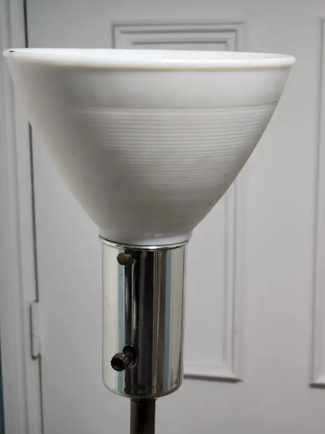 Vintage Light MCM 60s Floor Lamp Wood + Metal + Fiberglass Shade in Indoor Lighting & Fans in City of Toronto - Image 6