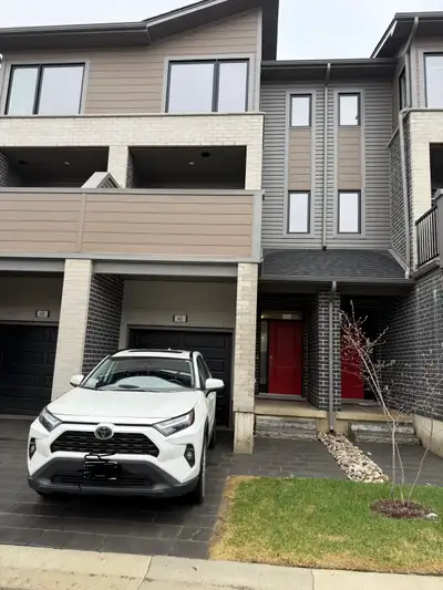 Private room available for rent in a new build three storey townhouse in $600 including utilities.Av...