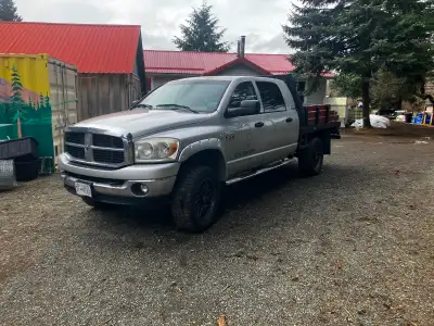 6.7l Cummins with flat deck. Second bar on the deck moves back for carrying material or ladders etc....