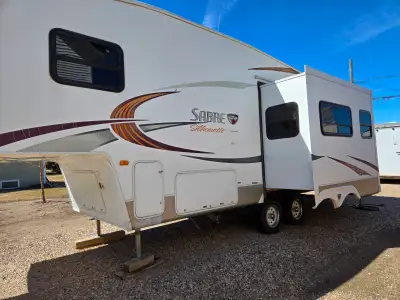 5th wheel camper Forest River Palomino sleeps 6 in good condition, slide is the table area, lots of...