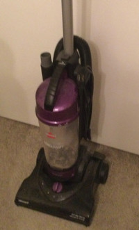 Bisell bagless Aeroswift Vacuum 