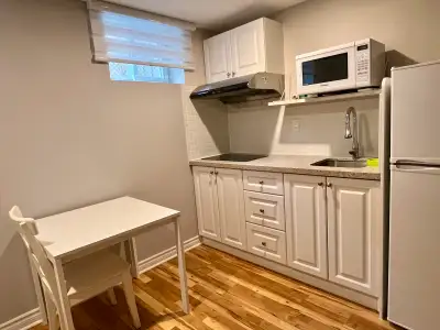 Leslie & Finch 1 bedroom house bsemt separate  entrce  apartment