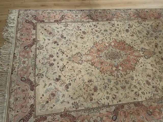 Persian Tabriz rug for sale in Rugs, Carpets & Runners in Markham / York Region - Image 3