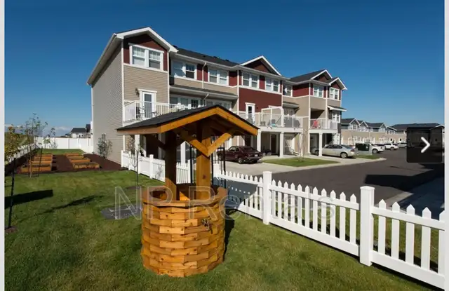 Immaculate Townhouse, 2 bedroom/ 1.5 bathroom - Stonebridge.63351298030723124