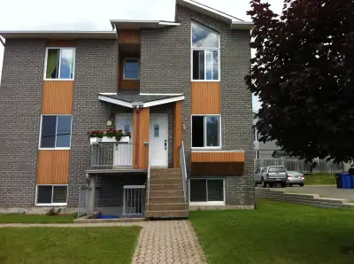 4 1/2 a Louer ! Dans Triplex
